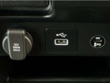 【USBポート】USBポートも装備されています、スマートフォンの充電やオーディオに連携も可能です、今や欠かせない装備の一つです!