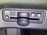 ビルトインタイプのETCで見た目もスッキリ。高速道路の利用にとても便利です。利用には車両情報を登録する「セットアップ」が別途必要です。