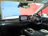 フロントガラスが広く視界が広々としているので、運転がとてもし易いです!