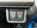 運転席と助手席にはシートヒーターも完備しております。