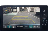 シフトレバーをリバース(バック)に入れるとナビ画面に自動でリアビューが映し出されます。運転が苦手な方、狭い車庫入れ等をサポートさせていただきます☆