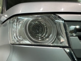 LEDヘッドライトは、点灯の瞬間から最大光量を発揮し、突然暗くなるトンネルなどでの安定感を高めます。