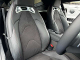 運転席・アルカンターラ本革コンビスポーツシート・シートヒーター・パワーシート。