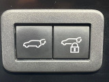【パワーバックドア】スマートキーや運転席のボタンを押すだけでリアゲートが自動で開閉します!荷物を持っている時や、高い位置にあるバックドアを閉める際に便利な機能です♪