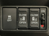 【両側パワースライドドア】両側がパワースライドドアになっており、運転席のスイッチやスマートキーでも開閉が可能です!開口部も広いので乗り降りも楽々♪