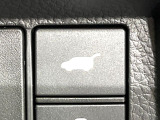 【パワーバックドア】スマートキーや運転席のボタンを押すだけでリアゲートが自動で開閉します!荷物を持っている時や、高い位置にあるバックドアを閉める際に便利な機能です♪