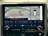 駐車場や交差点で周囲の安全確認をサポートする「パノラミックビューモニター」を搭載。