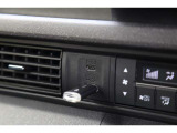 USBジャックも搭載。車内で音楽再生だけではなくスマートフォン等の機器へ充電可能です♪