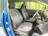 運転席まわりには十分なスペースがあり、大柄な方でもゆったり運転していただける環境です。