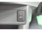 運転席にシートヒーター付いています。