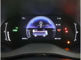 とっても見やすいメーターです。夜間時はラグジュアリーな気分にさせてくれる照明が魅力ですので、夜のドライブも楽しみになりますよ♪