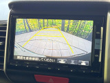 【バックカメラ】駐車時に後方がリアルタイム映像で確認できます。大型商業施設や立体駐車場での駐車時や、夜間のバック時に大活躍!運転スキルに関わらず、今や必須となった装備のひとつです!