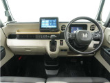 ◆インテリアパネル◆視界広々で非常に運転しやすくロングドライブでも疲れを感じさせないすっきりとまとまったインパネ周りです。