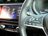 ナビの音量など車両情報を手元で操作できるハンドルスイッチ付き。