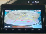 【バックカメラ】駐車時に後方がリアルタイム映像で確認できます。大型商業施設や立体駐車場での駐車時や、夜間のバック時に大活躍!運転スキルに関わらず、今や必須となった装備のひとつです!