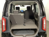 2段でも積める便利な荷室。備え付けのボードを使えば上下で積みわけができて便利です。
