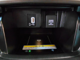USBジャック、12V電源ソケットを設置しております。周辺機器の充電にご利用頂けます。