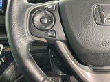 ステアリングにオーディオ操作スイッチが付いています。オーディオ画面に直接タッチしなくても操作が出来ますので、運転に集中できます。