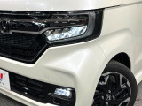【シーケンシャルターンランプ付きLEDヘッドライト】人気の『流れるウィンカー』付きのLEDヘッドライトを装備♪高級感はもちろん、点灯時は存在感たっぷりで他車からも認識されやすく安心です。