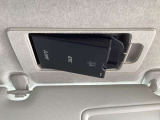 見栄えよくすっきりと収まるETC車載器です。高速道路の料金所をスムーズに通過でき、快適なドライブをサポートします。(※支払総額にセットアップ費用は含まれておりません。)