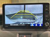 リバースギアに入れるだけで後方の表示へ切り替わります。夜間や雨の日の駐車も楽になりますよ。