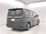 広々とした車内空間に優れた燃費性能。更にデザインも上質で人気のお車です!