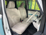 運転席シート廻りは使用感も少なく、良好な状態となっています。前オーナー様が丁寧に使っていたことがよくわかりますね。