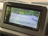 【バックカメラ】駐車時に後方がリアルタイム映像で確認できます。大型商業施設や立体駐車場での駐車時や、夜間のバック時に大活躍!運転スキルに関わらず、今や必須となった装備のひとつです!