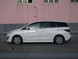 純正アルミで全体的にデザインがまとまっています。車も人も、オシャレはまずは足元からですね。