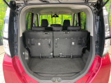 普段のお買い物や通勤、送迎等に十分な荷室スペースを確保しております。セカンドシートを倒すと、大きな荷物の積載も可能です♪