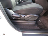 一人一人に合ったポジションにシートを細かく調整することが出来ます。長時間の運転でも疲れにくくなり、安心して運転することに寄与します。