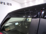 ドアバイザー付きですので、雨の日でも換気ができてとても便利です!