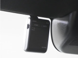 ◆ドライブレコーダー◆映像・音声などを記録する自動車用の装置です。 もしもの事故の際の記録はもちろん、旅行の際の思い出としてドライブの映像を楽しむことができます。