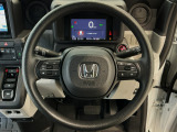 運転にかかわる様々な操作を安全に行えるように視点移動が少なく操作性に配慮されたスイッチ類が凝縮されたコクピットです。