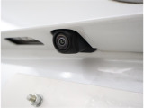 バックカメラが付いているので後方確認が非常にしやすいです。今や運転初心者も熟練者も必須装備!ついていて損はないですね♪