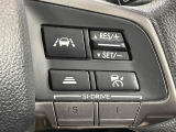 【全車速追従機能付クルーズコントロール】高速道路での長距離走行が楽に!!自動で速度を保つクルーズコントロールが、衝突軽減システムと連携し、前方の車両を感知して車間を保つように速度調節してくれます!!