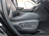 パワーシート搭載。微妙な調整が手軽にでき、ピッタリなポジションで運転することが可能です。