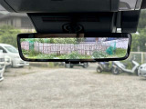 車両後方カメラの映像をインナーミラー内のディスプレイに表示、後方の安全確認をサポートする「デジタルインナーミラー」を搭載。