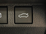 【パワーバックドア】スマートキーや運転席のボタンを押すだけでリアゲートが自動で開閉します!荷物を持っている時や、高い位置にあるバックドアを閉める際に便利な機能です♪