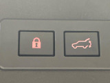 【パワーバックドア】スマートキーや運転席のボタンを押すだけでリアゲートが自動で開閉します!荷物を持っている時や、高い位置にあるバックドアを閉める際に便利な機能です♪