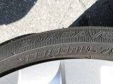 タイヤサイズは、155/65R14です。