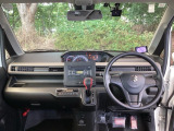 フロントガラスが大きく、ワイドな視界で運転もしやすくなるように、設計されています。