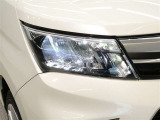 LEDヘッドライトです 消費電力も少なく寿命も長いのがLEDの特徴 HIDのような点灯のタイムラグもなくパッと明るくなるのも特徴のひとつです
