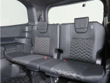 便利な5:5分割可倒式シートです。収納と乗車人数のバランスに優れています♪荷物の大きさに応じたラゲージスペースをフレキシブルに作り出せるので、シーンに応じた使い方ができます♪
