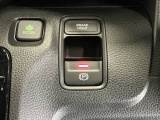 パーキングブレーキはスマートな電子制御式と合わせて渋滞時等にブレーキペダルから足を離しても停車状態を保持してくれるオートブレーキホールド機能で運転が楽になります。スタートはアクセルペダルを踏むだけ
