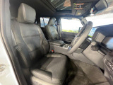 運転席シート廻りは使用感も少なく、良好な状態となっています。前オーナー様が丁寧に使っていたことがよくわかりますね。