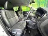 運転席シート廻りは使用感も少なく、良好な状態となっています。前オーナー様が丁寧に使っていたことがよくわかりますね。