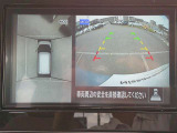 空から見下ろすような視点で、スムーズな駐車と安全確認をサポートする「アラウンドビューモニター」付です。