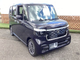 自社整備工場で点検整備をおこなってからお渡ししています。車検が残っている場合は『12ヶ月点検整備』を、車検整備付きの場合は『車検整備』をおこないます。整備費用は車両本体価格に含まれています。