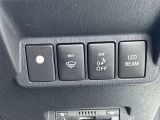 【デアイサー】霜や凍結による視界不良を防ぐデアイサー。運転前の準備時間を短縮し、冬季でも安心して車を操作できます。